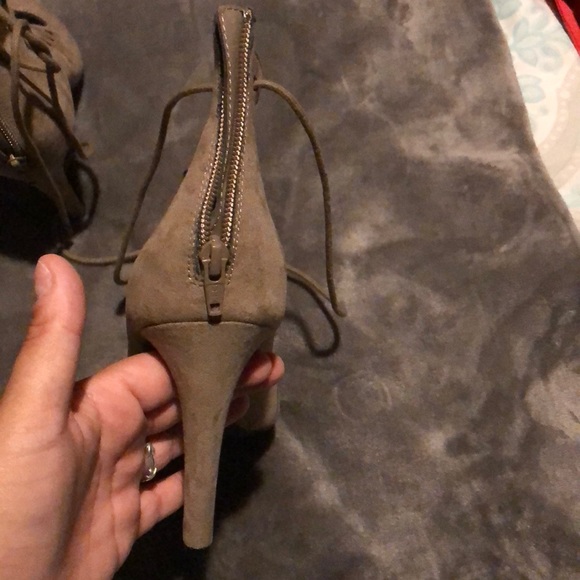 Lace up heels - Picture 3 of 5